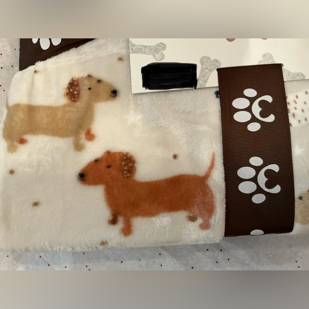 Multi Dachshund throw / blanket 50”x70” colors for all seasons use - Picture 7 of 11